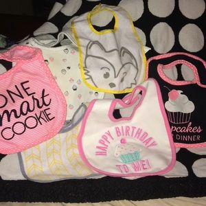 6 baby bibs in great condition